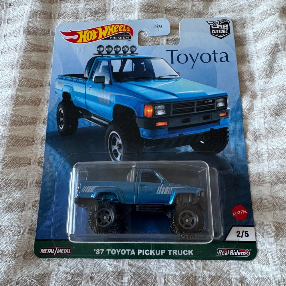 Hot Wheels Premium ’87 Toyota Pickup #2/5